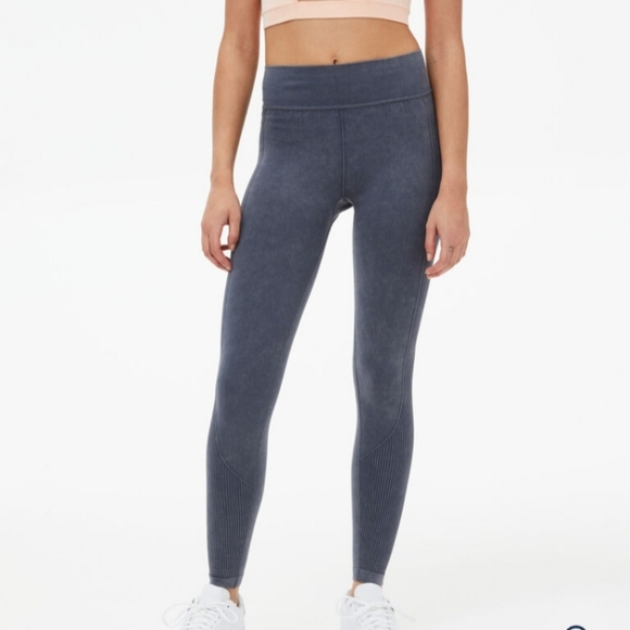 |3/$30| Denim Look Leggings - Picture 2 of 8